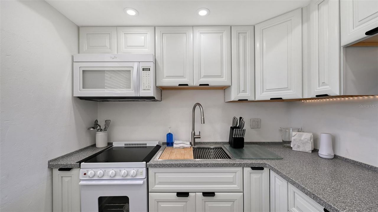 4360 Chatham Drive, Unit 305, Longboat Key, FL 34228 Photo