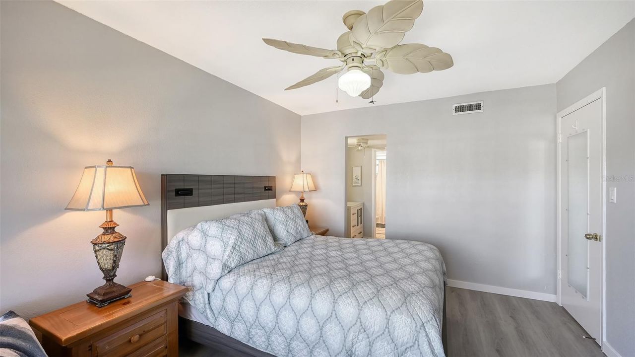 4360 Chatham Drive, Unit 305, Longboat Key, FL 34228 Photo