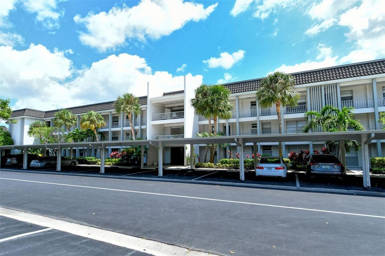 4360 Chatham Drive, Unit 305, Longboat Key, FL 34228 Photo