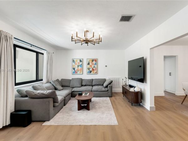 1 NE 86th St , El Portal, FL 33138