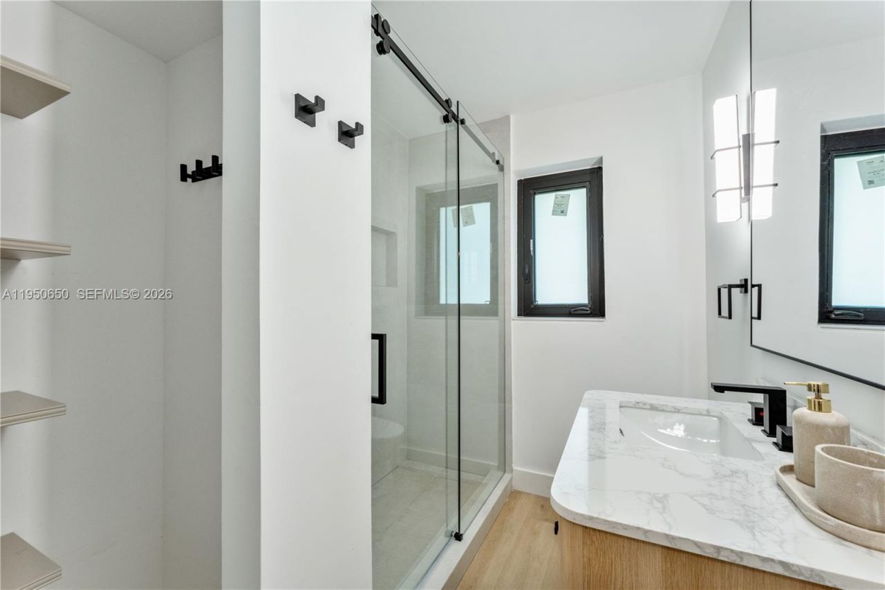 1 NE 86th St, El Portal, FL 33138 Photo