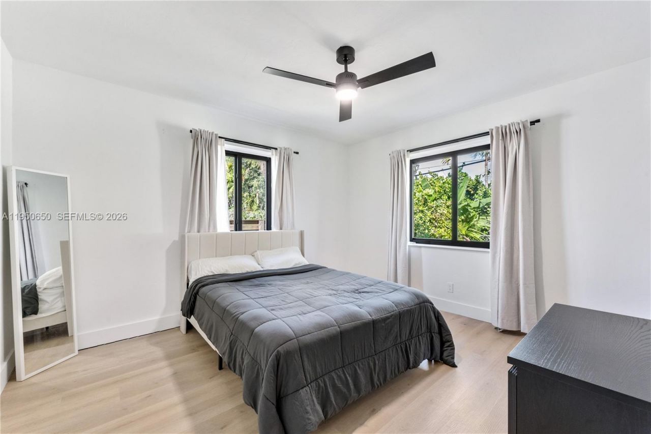 1 NE 86th St, El Portal, FL 33138 Photo
