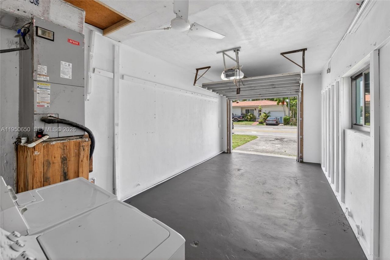 1 NE 86th St, El Portal, FL 33138 Photo