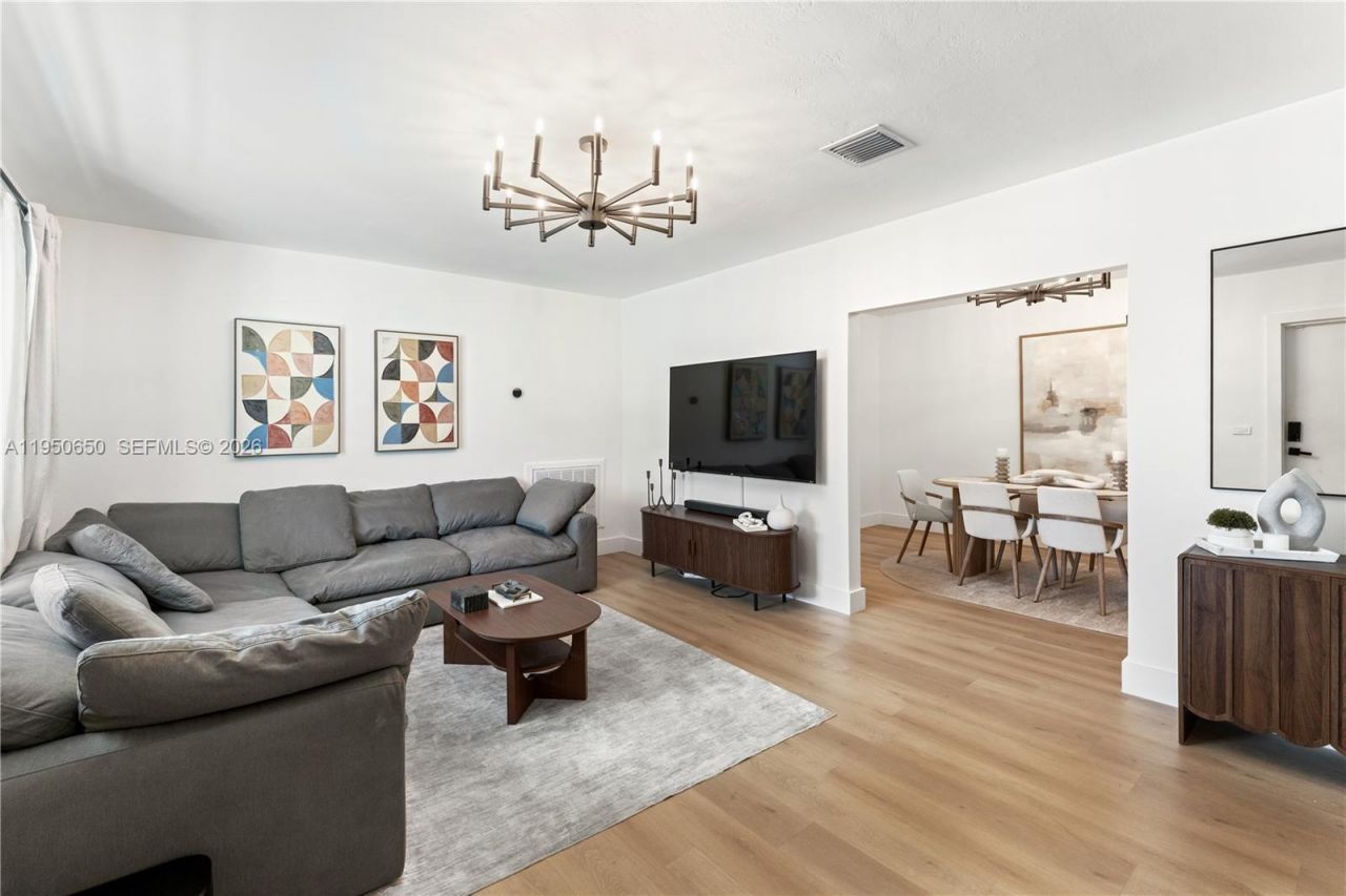 1 NE 86th St, El Portal, FL 33138 Photo