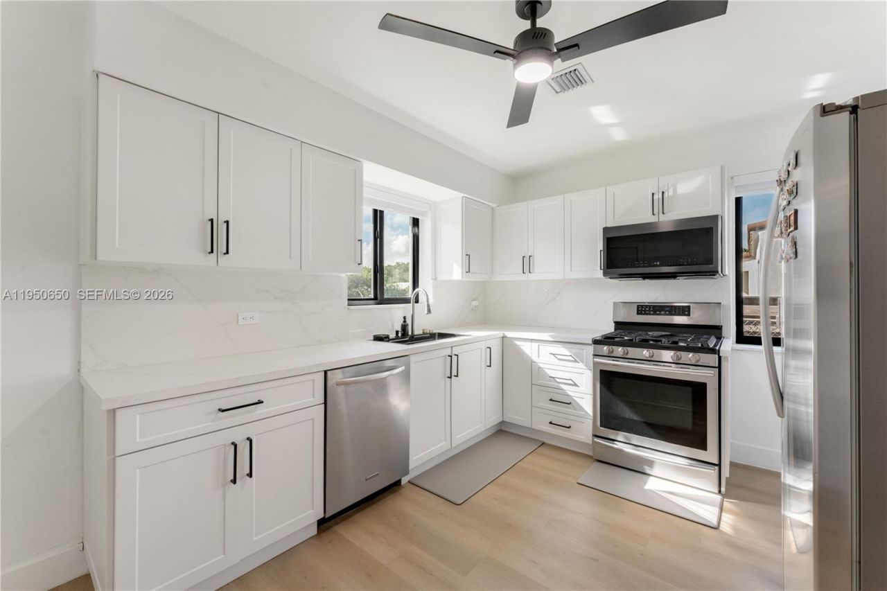 1 NE 86th St, El Portal, FL 33138 Photo