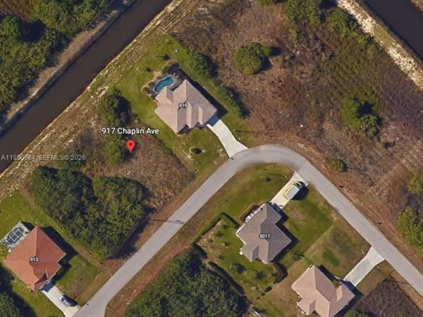 917 Chaplin Ave , Lehigh Acres, FL 33971