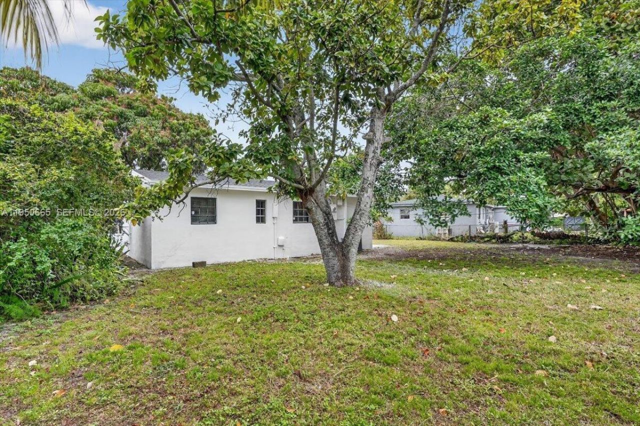 12801 W Randall Park Dr, Miami, FL 33167 Photo