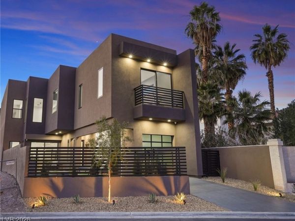 2824 Queens Courtyard Drive, Las Vegas, NV 89109