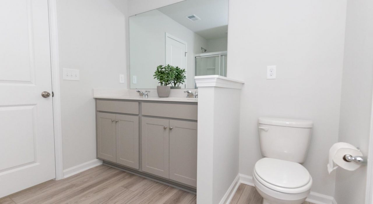 4231 Sylvan Loop Photo 19