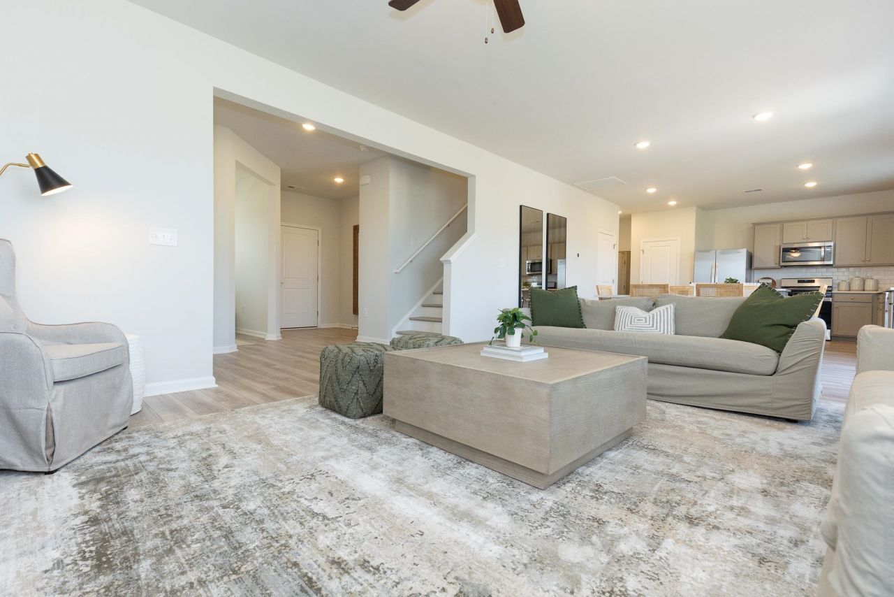 4231 Sylvan Loop Photo 6