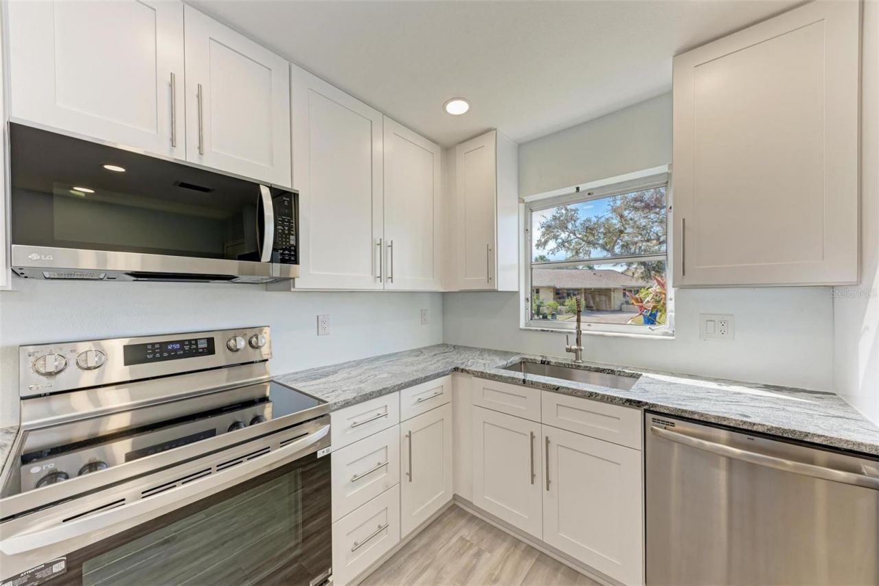 390 301 Boulevard W, Unit 8C, Bradenton, FL 34205 Photo