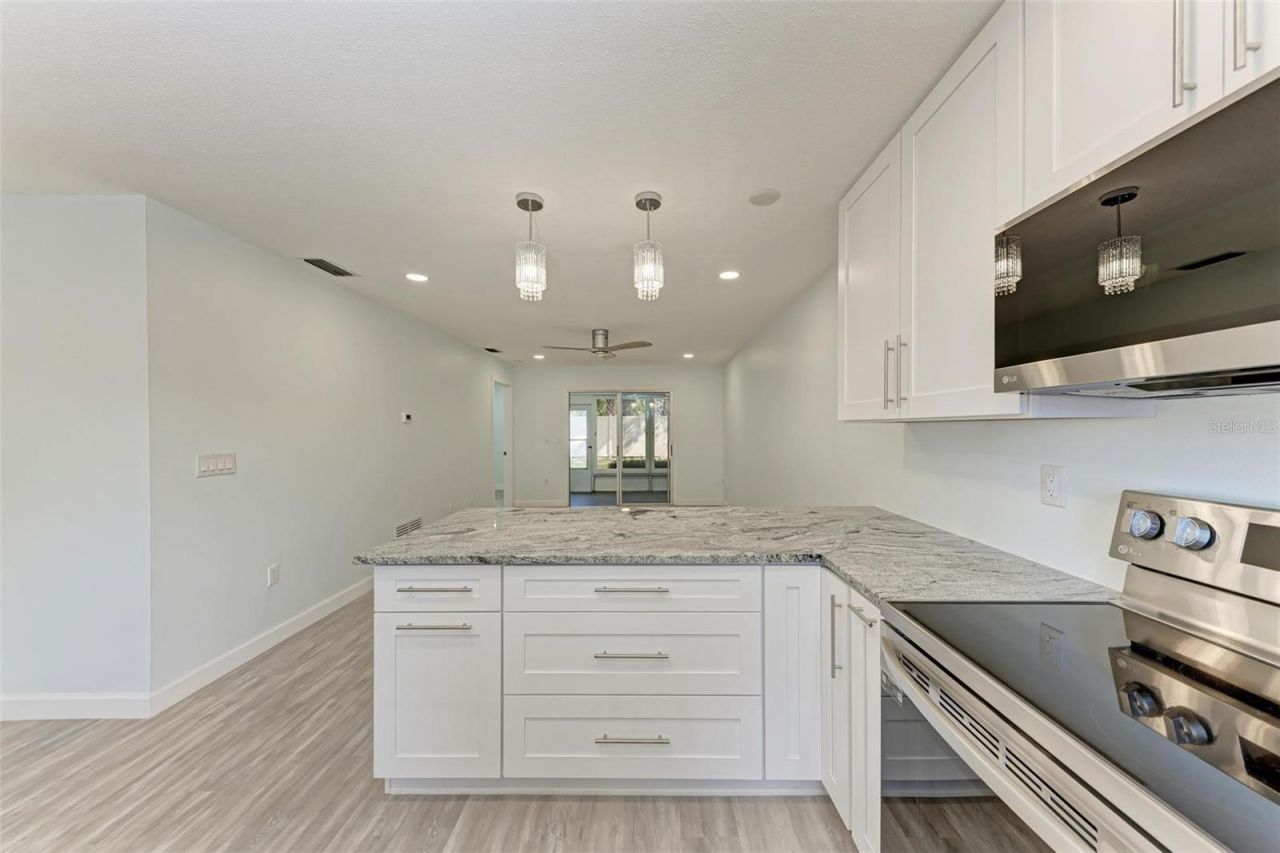 390 301 Boulevard W, Unit 8C, Bradenton, FL 34205 Photo