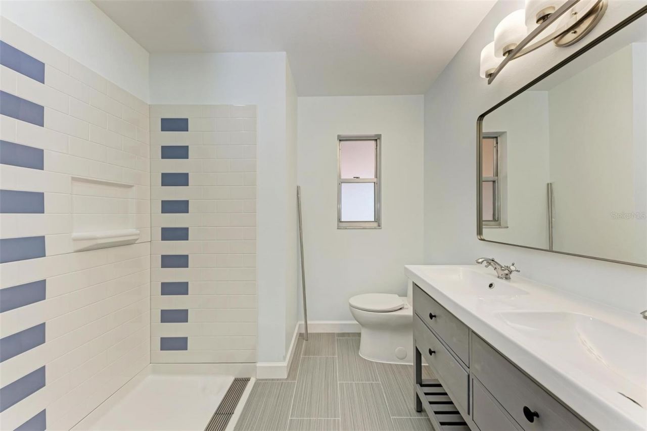 390 301 Boulevard W, Unit 8C, Bradenton, FL 34205 Photo
