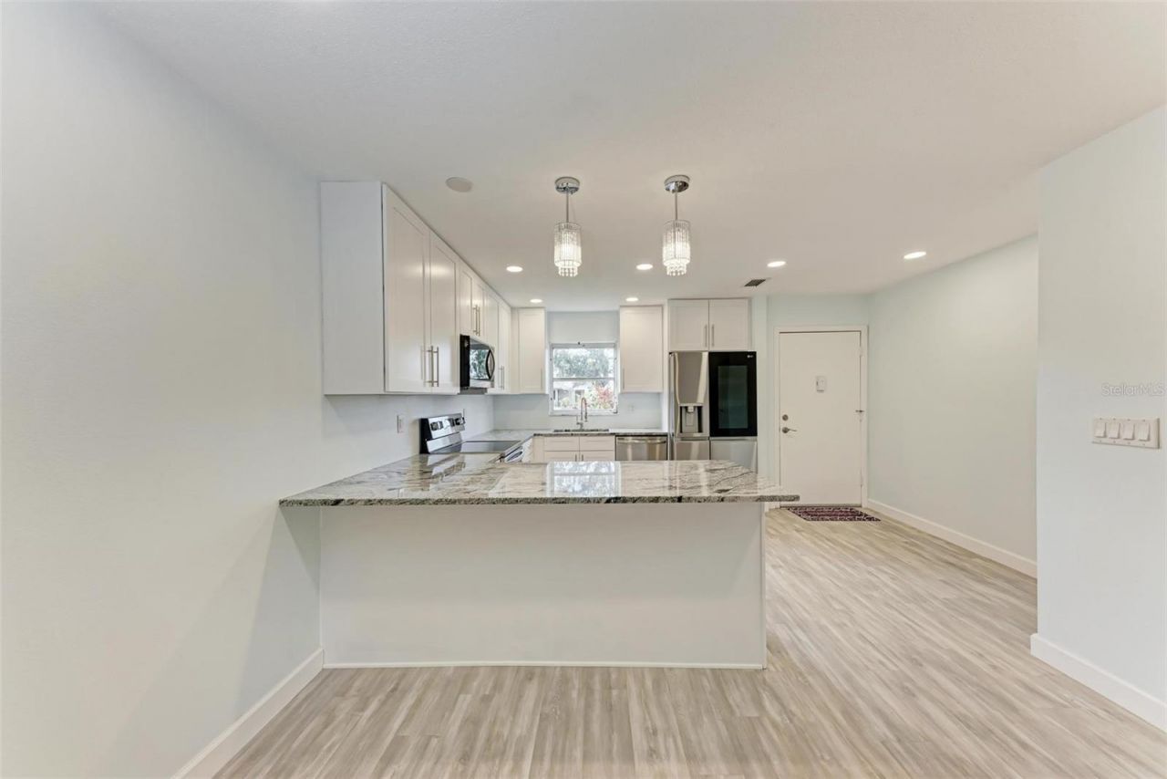390 301 Boulevard W, Unit 8C, Bradenton, FL 34205 Photo