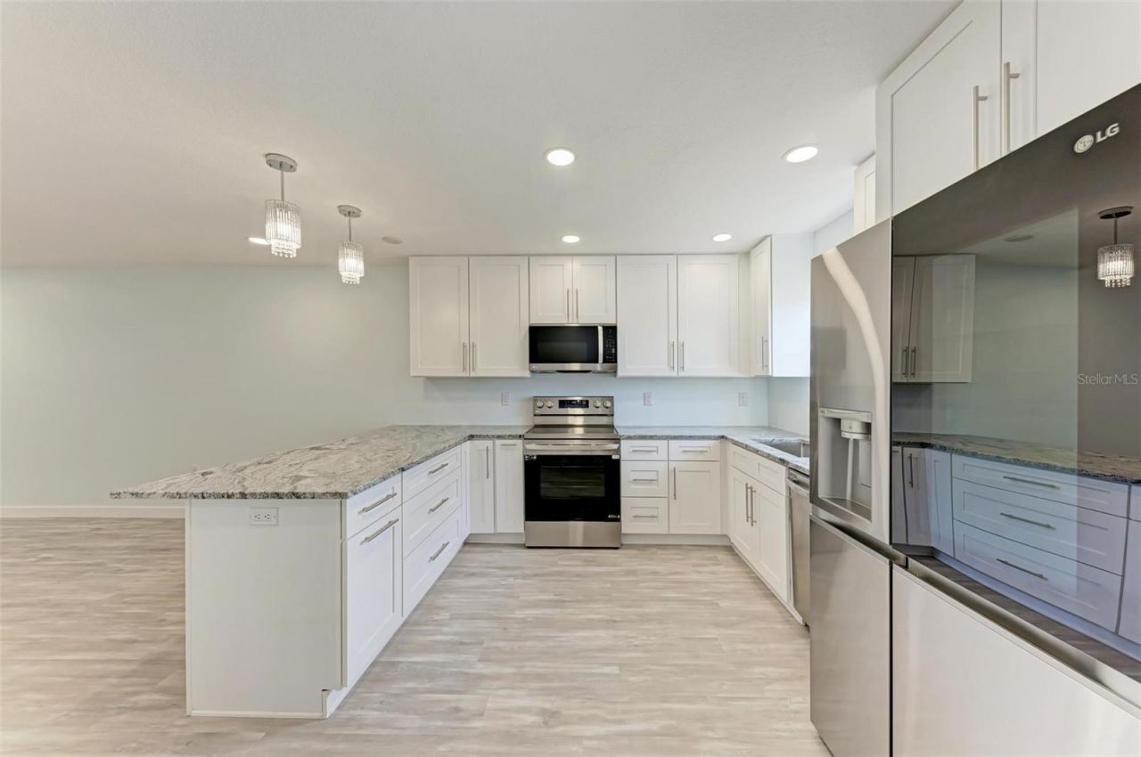390 301 Boulevard W, Unit 8C, Bradenton, FL 34205 Photo