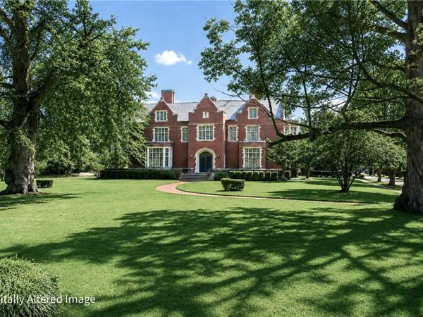 935 East Avenue, Rochester, NY 14607