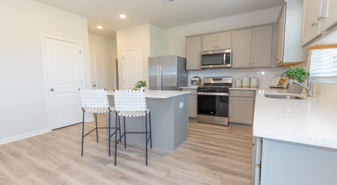 4231 Sylvan Loop Photo 17