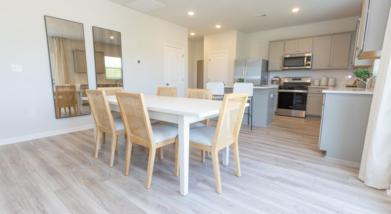 4231 Sylvan Loop Photo 12