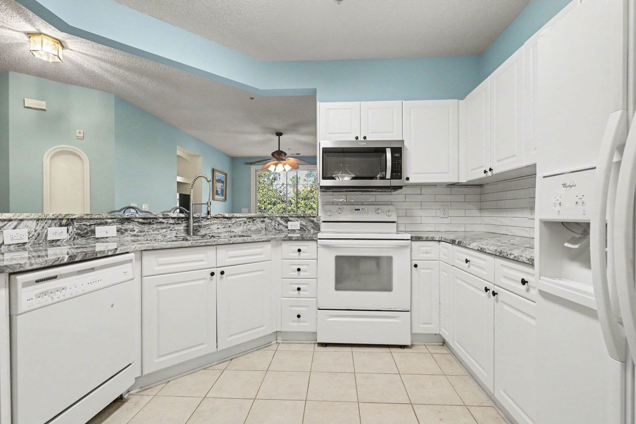2241 Waterview Dr. Photo 12