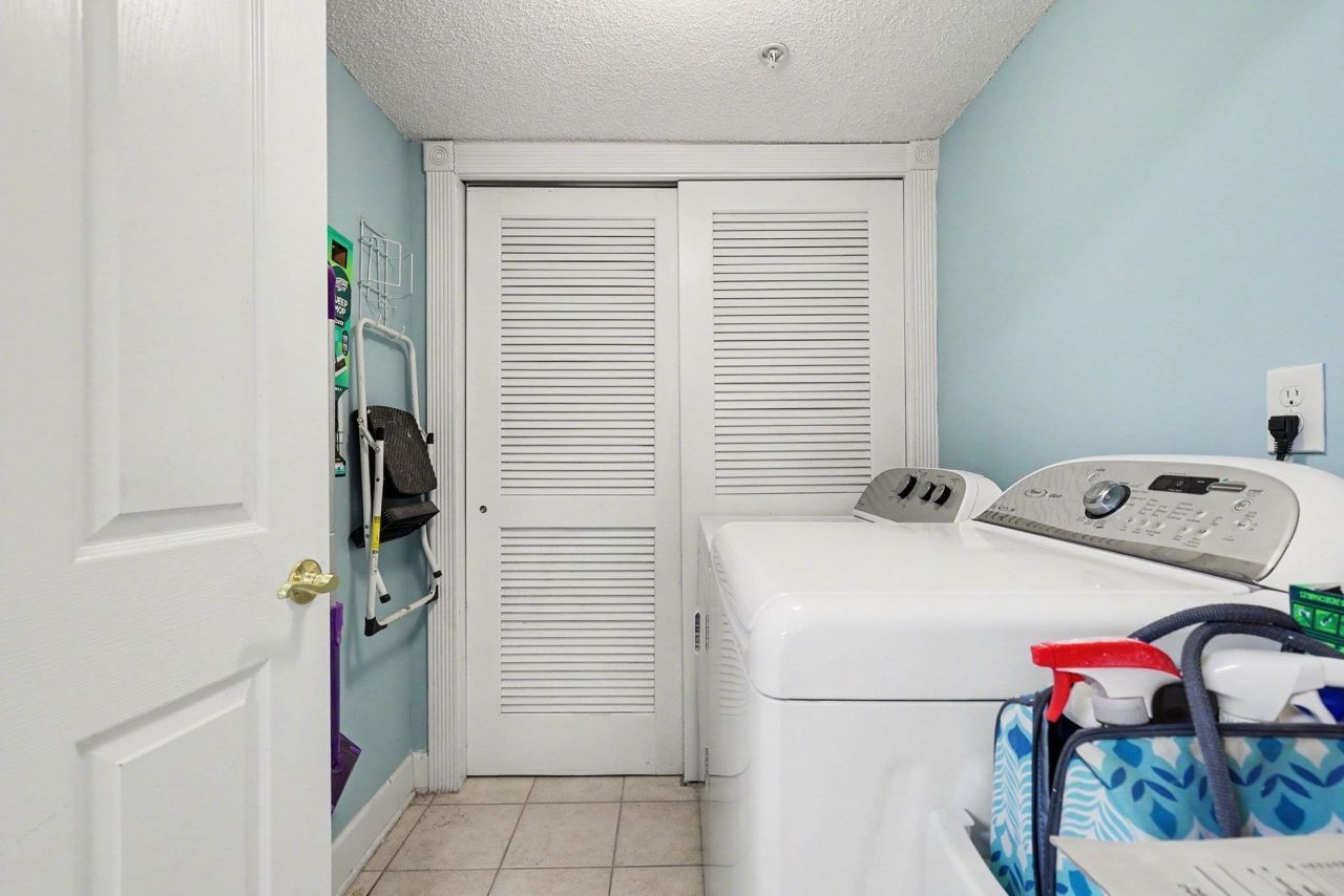 2241 Waterview Dr. Photo 28