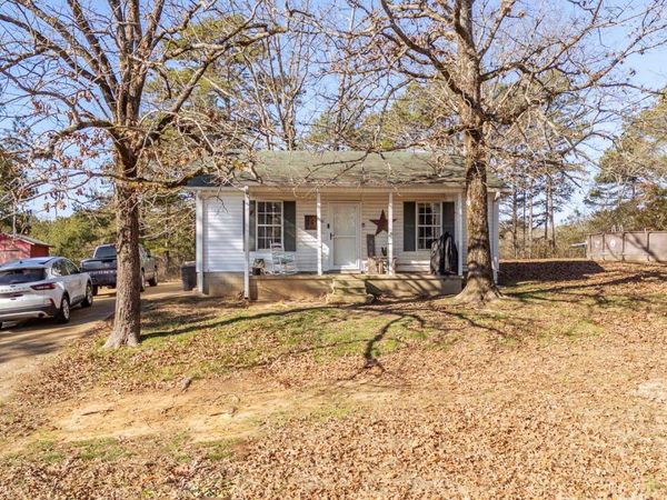 210 WESTWOOD CIR, Selmer, TN 38375