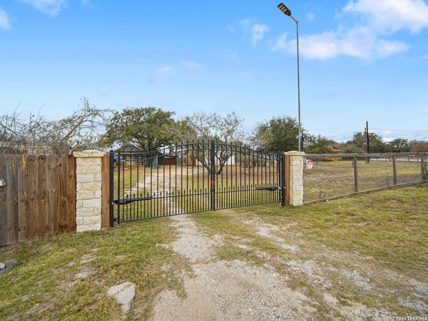 429 Palo Alto, Von Ormy, TX 78073