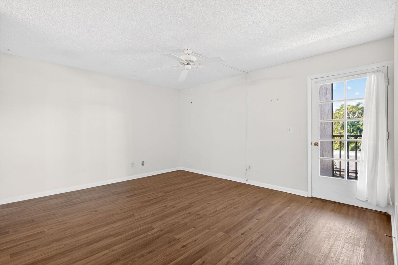 3150 Shorewood Ln, Unit 202, Fort Myers, FL 33907 Photo