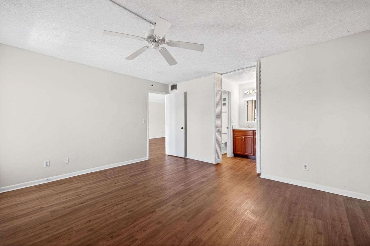 3150 Shorewood Ln, Unit 202, Fort Myers, FL 33907 Photo