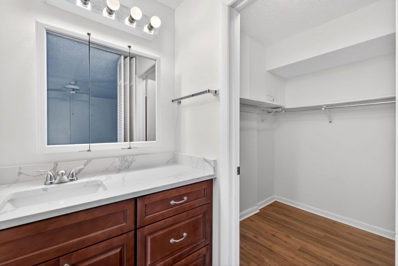 3150 Shorewood Ln, Unit 202, Fort Myers, FL 33907 Photo