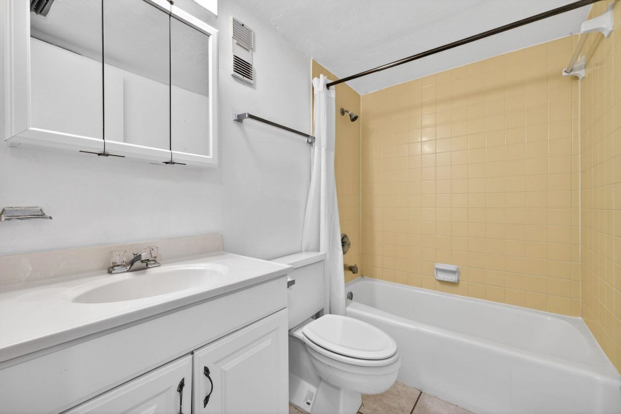 3150 Shorewood Ln, Unit 202, Fort Myers, FL 33907 Photo