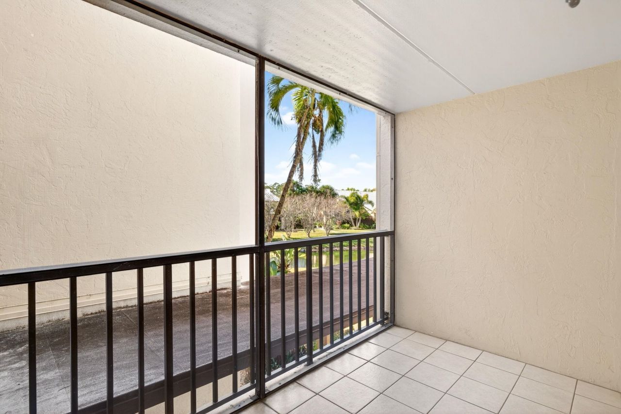 3150 Shorewood Ln, Unit 202, Fort Myers, FL 33907 Photo
