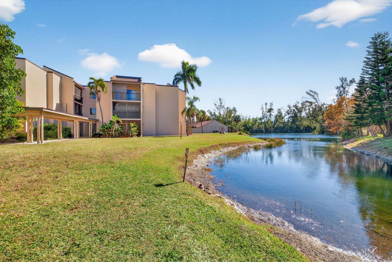 3150 Shorewood Ln, Unit 202, Fort Myers, FL 33907 Photo