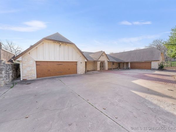 7455 S Sleepy Hollow Drive, Tulsa, OK 74136