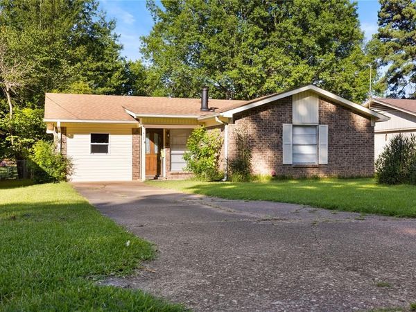 417 Carroll Avenue, Wake Village, TX 75501