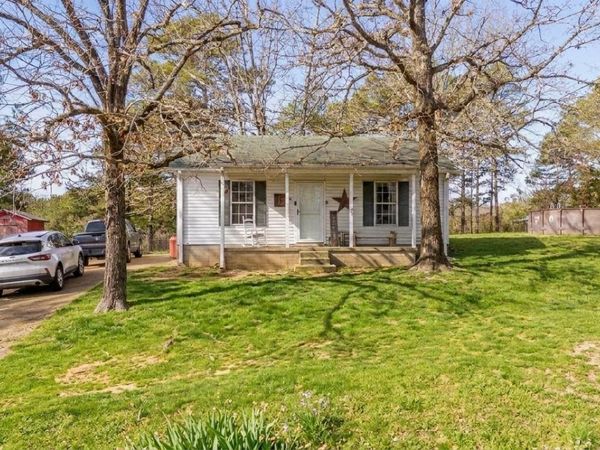 210 WESTWOOD CIR, Selmer, TN 38375
