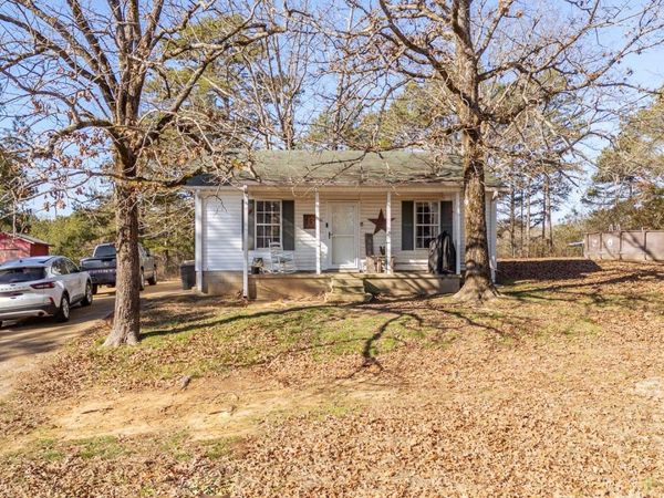 210 WESTWOOD CIR, Selmer, TN 38375