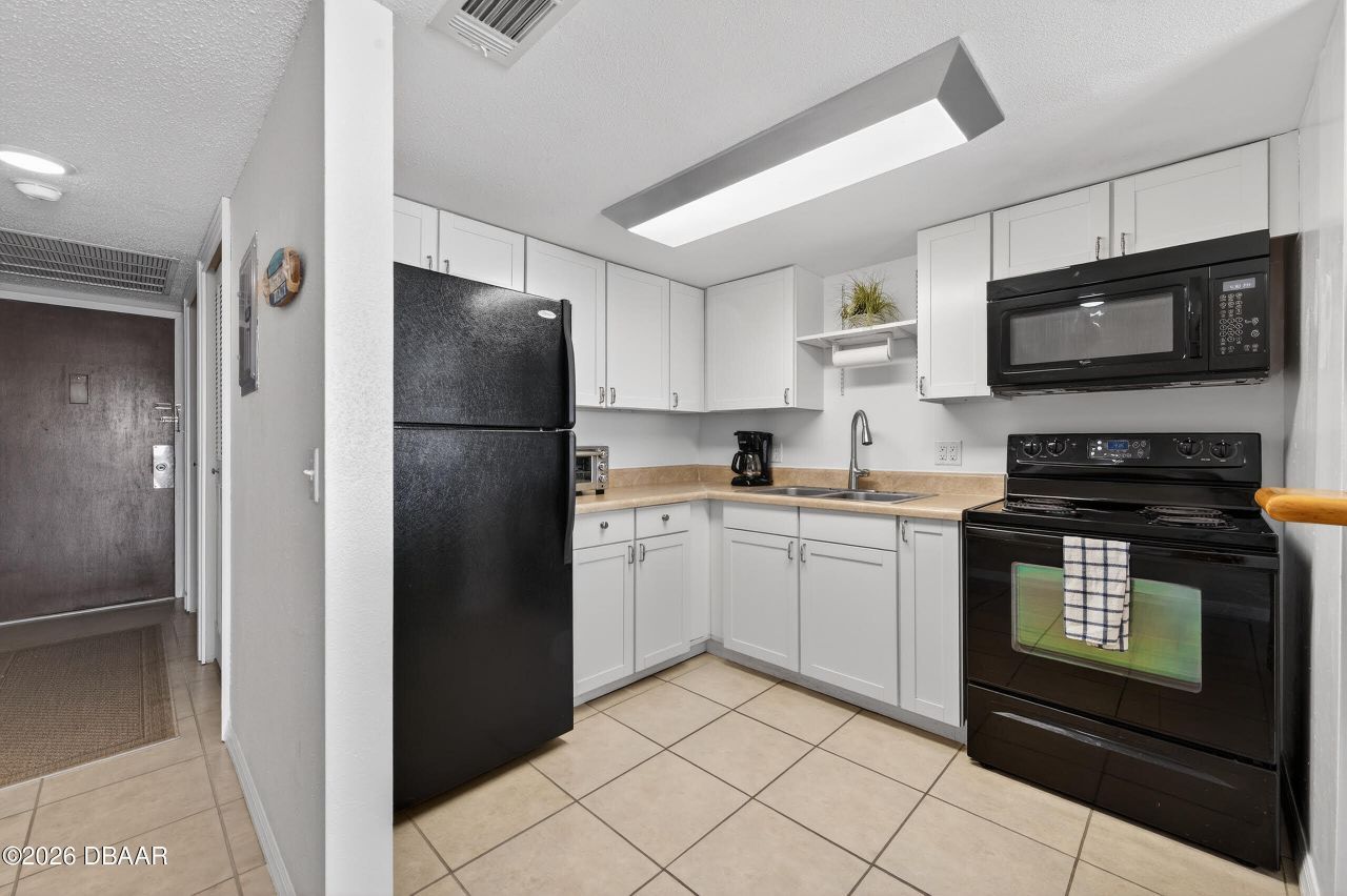 935 N Halifax Avenue, Unit 410, Daytona Beach, FL 32118 Photo