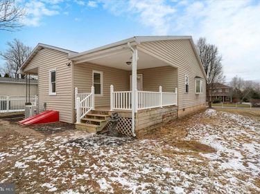 38 STANLEY DRIVE, NEW OXFORD, PA 17350