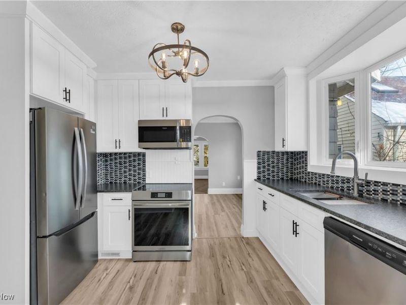 13021 West Avenue, Cleveland, OH 44111 Photo 4