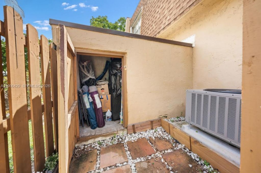 3561 NW 95th Ter, Unit 423, Sunrise, FL 33351 Photo