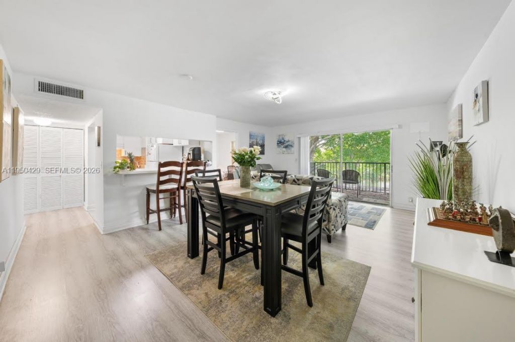 3561 NW 95th Ter, Unit 423, Sunrise, FL 33351 Photo