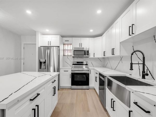 1890 W 56th St , Unit 1211, Hialeah, FL 33012