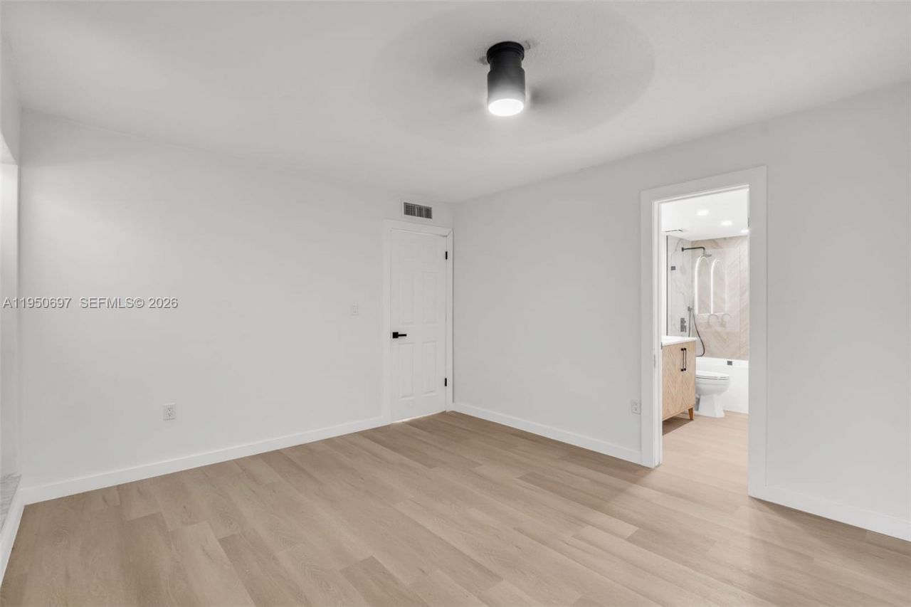 1890 W 56th St , Unit 1211, Hialeah, FL 33012 Photo