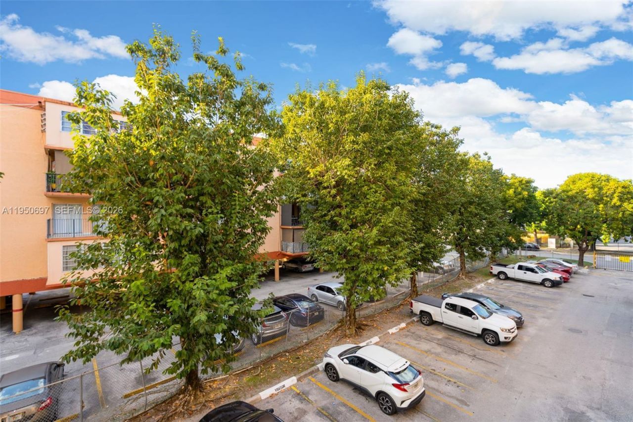 1890 W 56th St , Unit 1211, Hialeah, FL 33012 Photo
