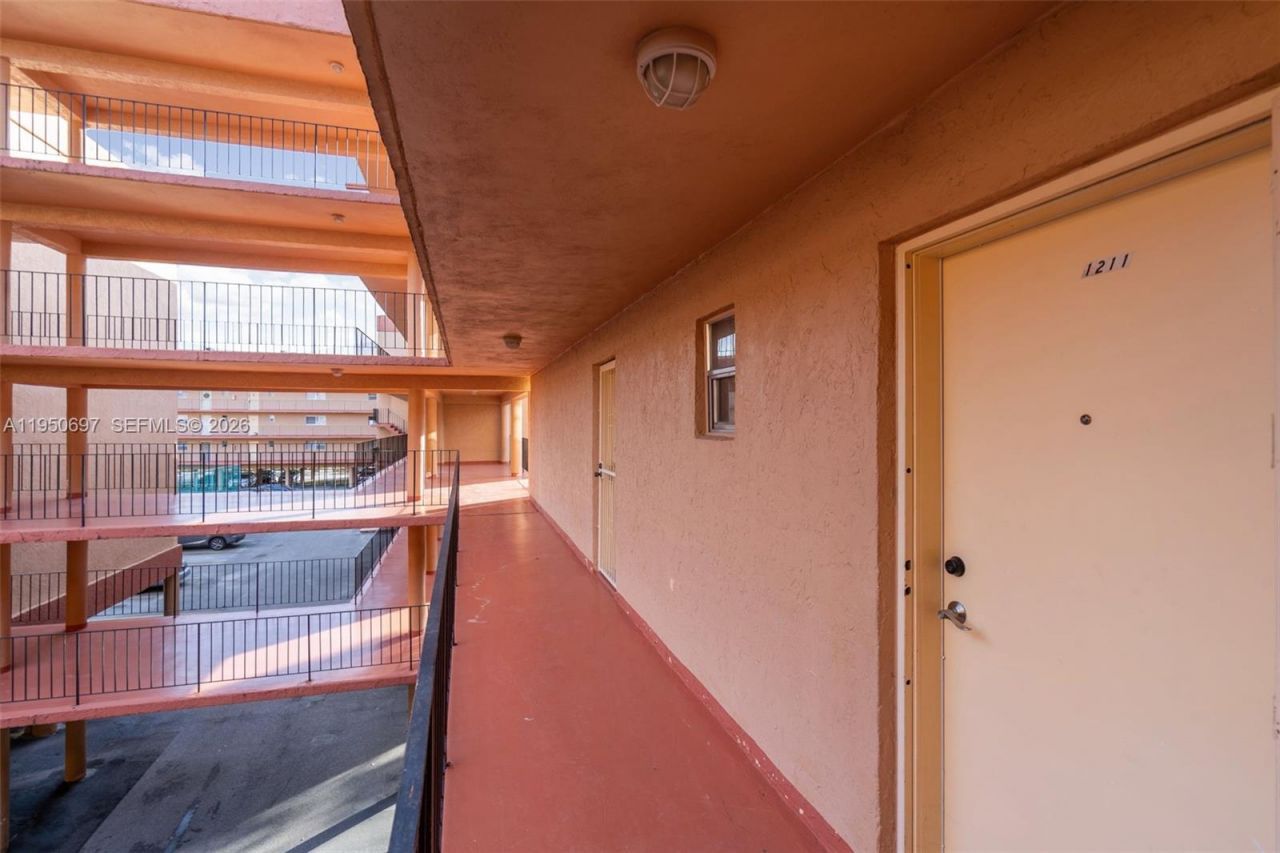 1890 W 56th St , Unit 1211, Hialeah, FL 33012 Photo