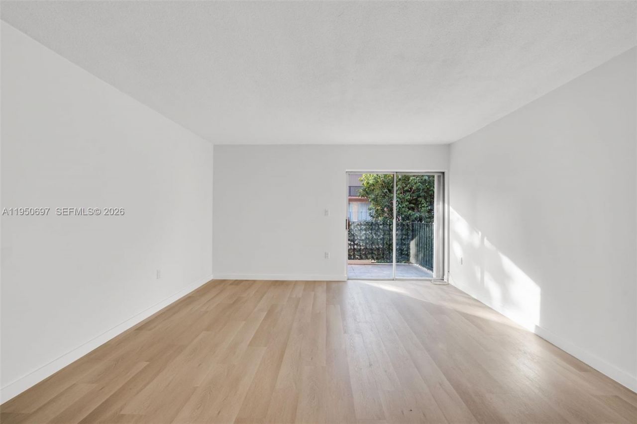 1890 W 56th St , Unit 1211, Hialeah, FL 33012 Photo