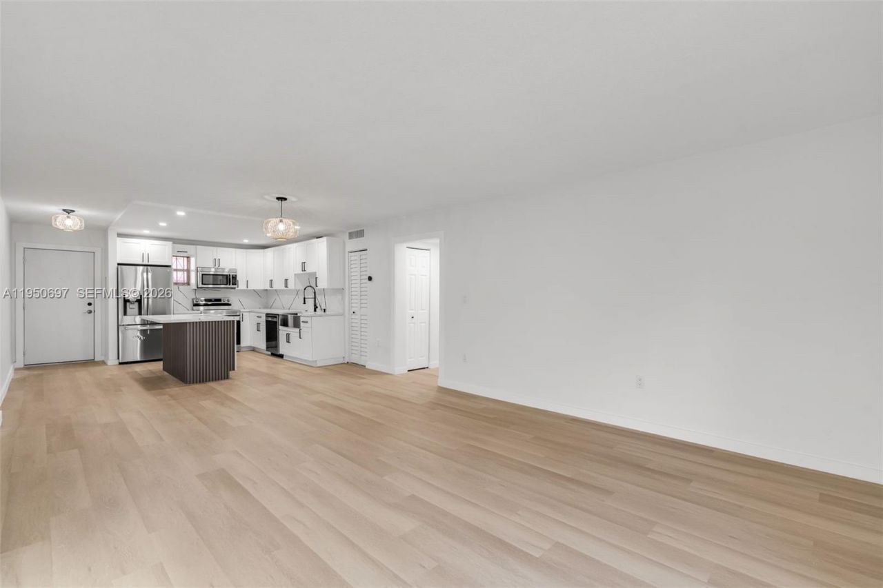 1890 W 56th St , Unit 1211, Hialeah, FL 33012 Photo