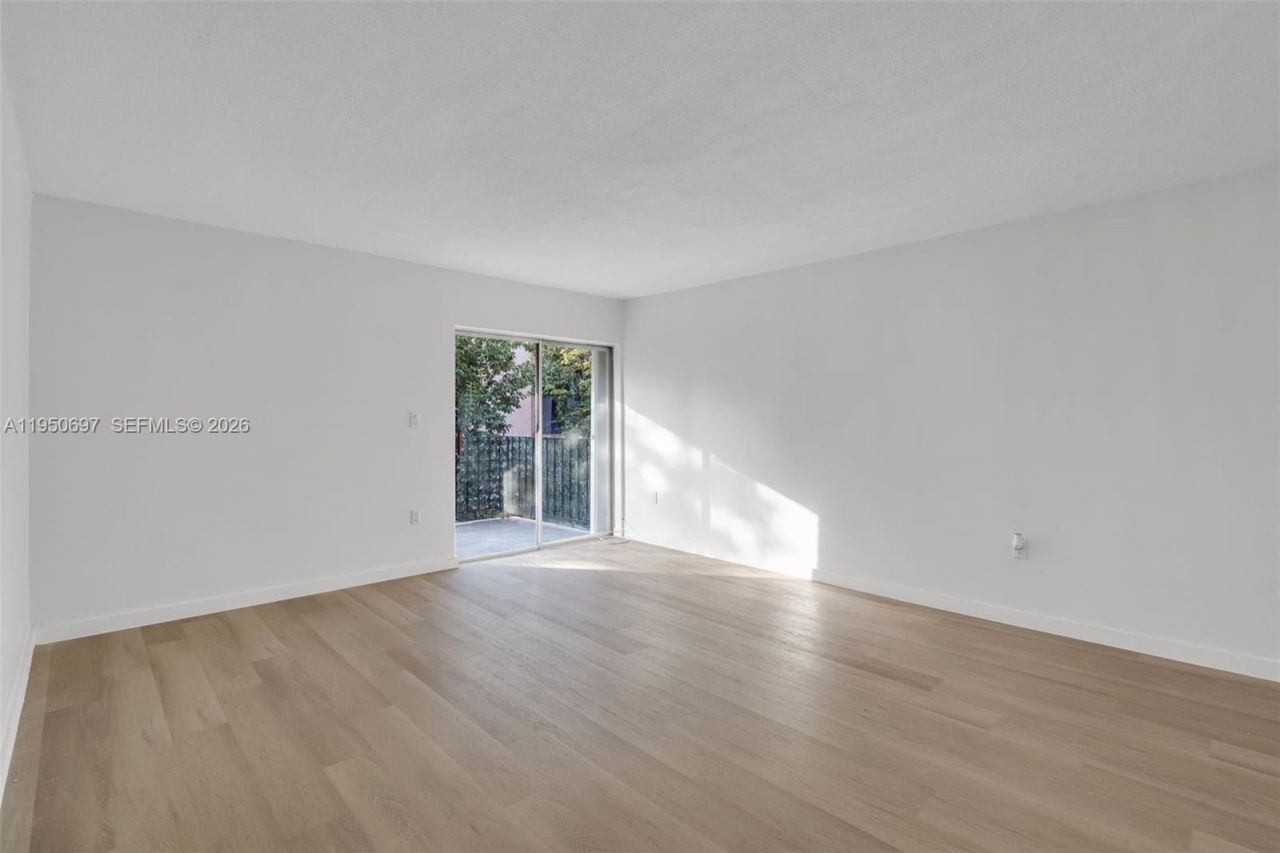 1890 W 56th St , Unit 1211, Hialeah, FL 33012 Photo