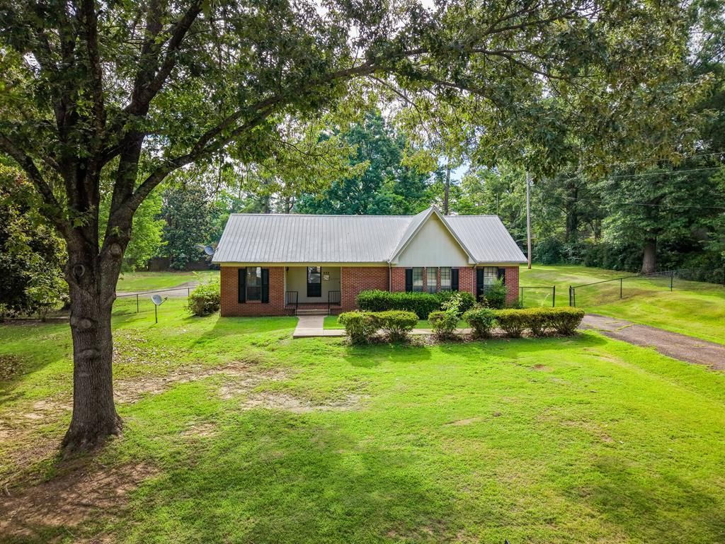 222 Pine Lane, Batesville, MS 38606 Main Photo