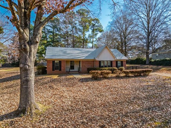 222 Pine Lane, Batesville, MS 38606